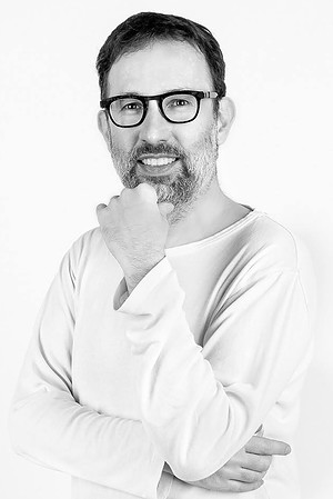 Photographe Lyon - Votre partenaire visuel de confiance Faites de notre photographe à Lyon votre partenaire visuel de confiance. Découvrez comment nous capturons l'essence de chaque instant